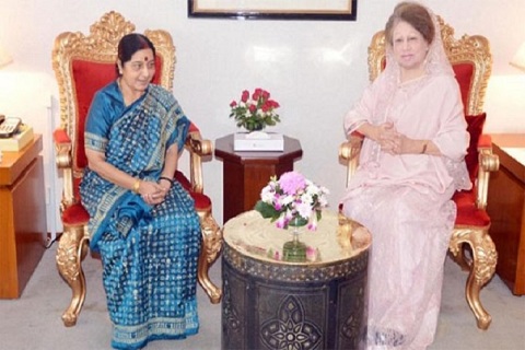 আজ রাতে খালেদা-সুষমা বৈঠক